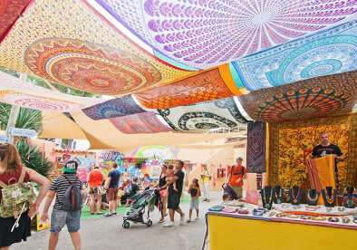 Hippie Marktleute und Anbieter im Oktober in Es Canar Ibiza Balearen Spanien Hippie Marktleute und Anbieter im Oktober in Es Canar Ibiza Balearen Spanien