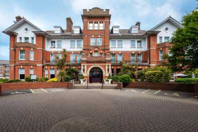 Holiday Inn Farnborough is a grand hotel built in 1902, with 142 bedrooms