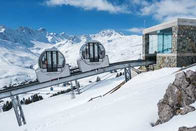Disfrute del ferrocarril panorámico privado del Tschuggen Grand Hotel de Arosa (Suiza).
