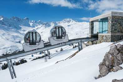 Disfrute del ferrocarril panorámico privado del Tschuggen Grand Hotel de Arosa (Suiza). Disfrute del ferrocarril panorámico privado del Tschuggen Grand Hotel de Arosa (Suiza).