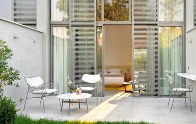 35 rooms make up the Hotel Sezz Saint-Tropez, together with 2 "villa-style" suites with pools.

Every room has a charming terrace with views of the own garden and an outdoor shower in the bathroom extension.