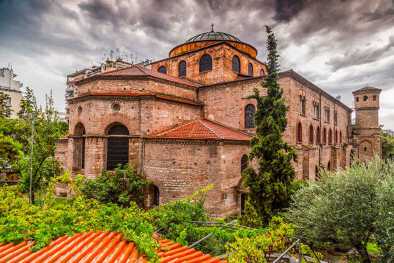 Vista exterior de la iglesia bizantina de Hagia Sophia o Agias Sofias en Tesalónica, Grecia