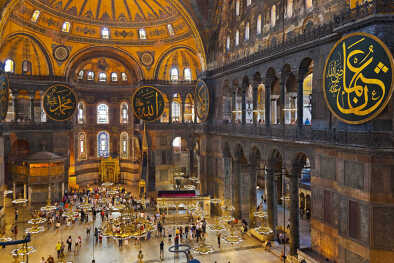 Interno della Basilica di Santa Sofia a Istanbul, Turchia - sfondo architettonico Interno della Basilica di Santa Sofia a Istanbul, Turchia - sfondo architettonico