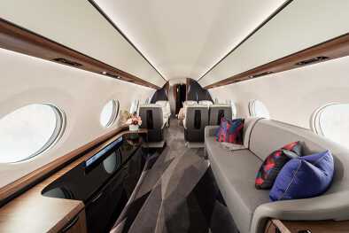 Lujo y comodidad se dan la mano en el interior de la cabina del Bombardier Global 7500
Lujo y comodidad se dan la mano en el interior de la cabina del Bombardier Global 7500