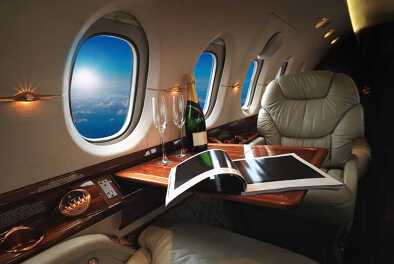 interior de un jet privado