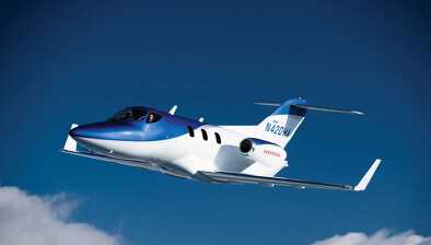 Un Honda Jet de negocios en vuelo