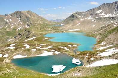 Excursión en las montañas de los Grisones a los hermosos lagos de montaña cerca de davos klosters. Joeriseen. Wanderlust. Bonita vista Excursión en las montañas de los Grisones a los hermosos lagos de montaña cerca de davos klosters. Joeriseen. Wanderlust. Bonita vista