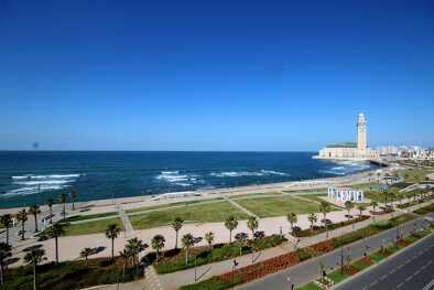 Go along the district of Corniche Go along the district of Corniche