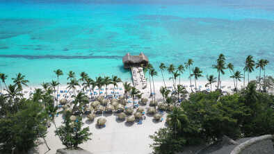 Bonita vista de la playa en la Romana. Aguas azules turquesas. Playa de arena blanca. Palmeras. Bonita vista de la playa en la Romana. Aguas azules turquesas. Playa de arena blanca. Palmeras.