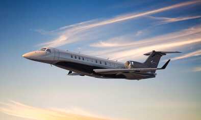 Embraer Legacy 600 en vuelo bajo cielos despejados