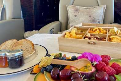 Leichte Snacks in einem Privatjet Leichte Snacks in einem Privatjet