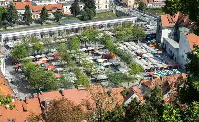 Vista aérea del mercado central de Liubliana. Vista aérea del mercado central de Liubliana.