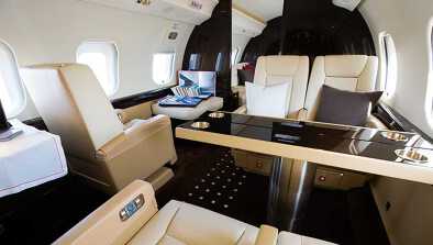Cabine du Bombardier Global 6000, sièges et table pliante