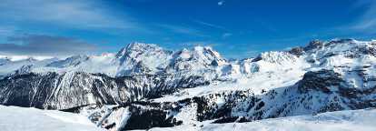 Foto delle piste da sci di Méribel con le montagne innevate sullo sfondo