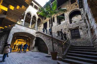 Entrada al Museu Picasso en el barrio del Born en Barcelona. Espana Entrada al Museu Picasso en el barrio del Born en Barcelona. Espana
