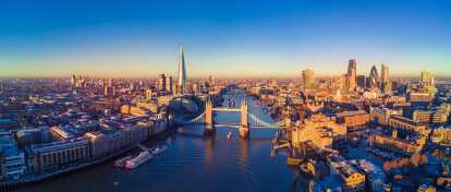 Vista panoramica aerea di Londra e del fiume Tamigi, Inghilterra, Regno Unito