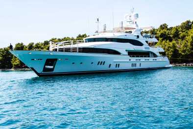 noleggio-di-uno-yacht-privato-di-lusso-alle-maldive