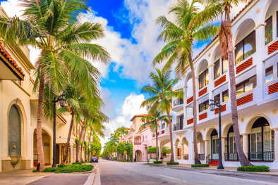 Palm Beach, Florida, USA to Worth Ave. Colorfull streets with palm