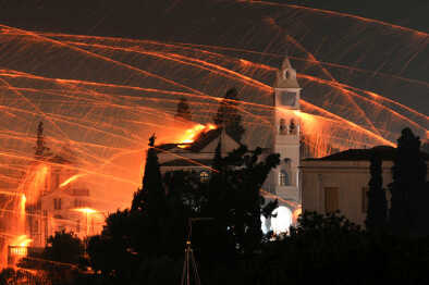 Spectacle de fusées traditionnelles de Pâques à Chios