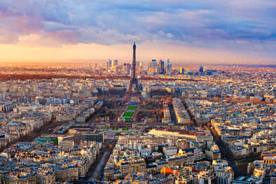 Vista aerea di Parigi al tramonto