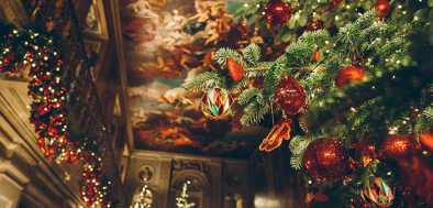 sala con objetos navideños en Chatsworth House sala con objetos navideños en Chatsworth House