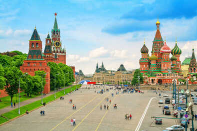 Cremlino e Cattedrale di San Basilio sulla Piazza Rossa a Mosca, Russia. Cremlino e Cattedrale di San Basilio sulla Piazza Rossa a Mosca, Russia.