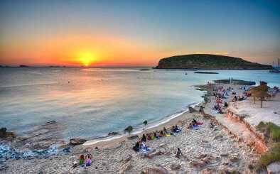 Ibiza - Atardecer con ambiente nocturno en Cala Comte Ibiza - Atardecer con ambiente nocturno en Cala Comte