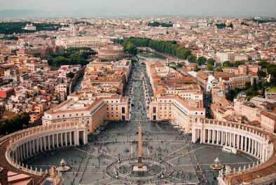 Vista de plaza de san pedro en el vaticano Vista de plaza de san pedro en el vaticano