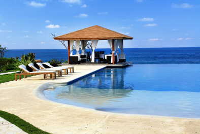 Disfrute en una relajante piscina con cenador Disfrute en una relajante piscina con cenador