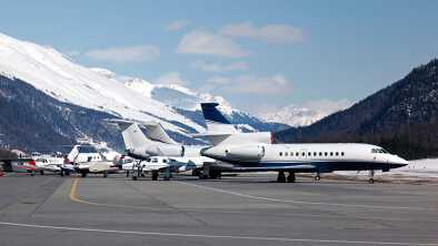 El aeropuerto privado de St Moritz está idealmente situado no sólo para los deportes de invierno, sino también para los spas de lujo El aeropuerto privado de St Moritz está idealmente situado no sólo para los deportes de invierno, sino también para los spas de lujo