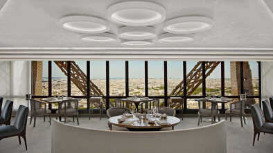 Un ristorante all'interno della Torre Eiffel Un ristorante all'interno della Torre Eiffel