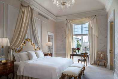 St Regist suite with comfortable furitures and a very spacy room St Regist suite with comfortable furitures and a very spacy room
