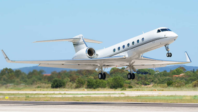 Gulfstream V en el despegue Gulfstream V en el despegue
