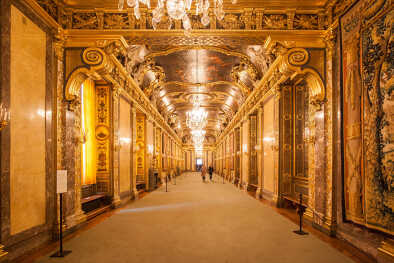 Galería Karl XI en el Palacio Real de Estocolmo, una sala de estilo barroco inspirada en el salón de los espejos de Versalles, Suecia Galería Karl XI en el Palacio Real de Estocolmo, una sala de estilo barroco inspirada en el salón de los espejos de Versalles, Suecia