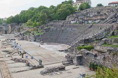 Anfiteatro de los Tres Galos en Fourviere encima de Lyon Francia Anfiteatro de los Tres Galos en Fourviere encima de Lyon Francia