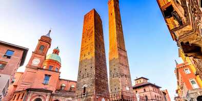 Discover the Asinelli and Garisenda towers
