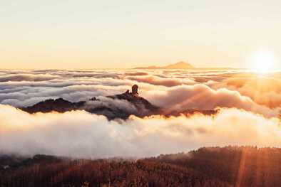 Naturaleza y paisaje de Gran Canaria. Cordillera de las montañas rocosas, valles, océano. Naturaleza y paisaje de Gran Canaria. Cordillera de las montañas rocosas, valles, océano.